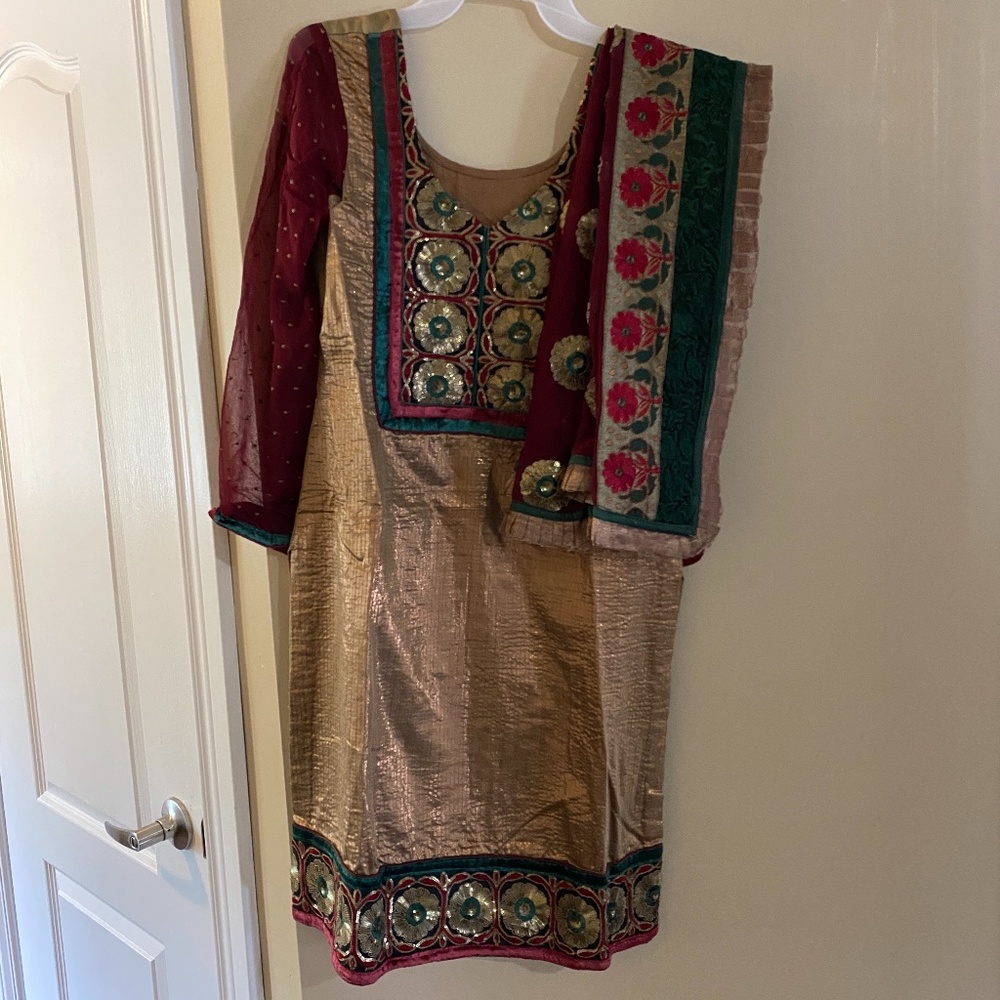Indian Gold and Maroon Pyjami Suit with heavy Dupatta - Size 6